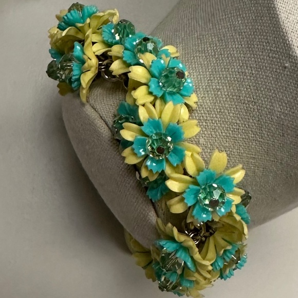 DANNY POLLAK - Playful Floral Bracelet in Yellow and Deep Turquoise Blue - Picture 4 of 13
